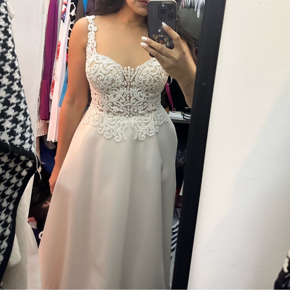 Beautiful pearls sweetheart wedding gown with A line - Picture 3 of 4